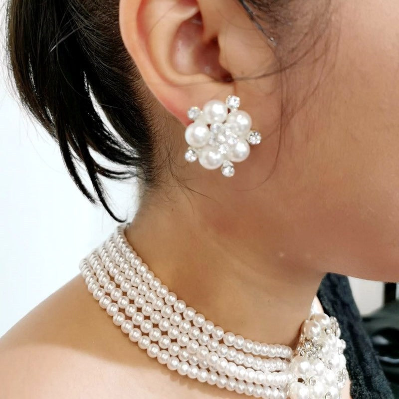 Hot selling light luxury bridal jewelry, fashionable and stylish, with diamond inlaid flower pearl set necklace and necklace accessories
