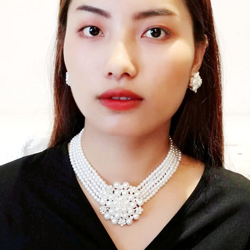 Hot selling light luxury bridal jewelry, fashionable and stylish, with diamond inlaid flower pearl set necklace and necklace accessories