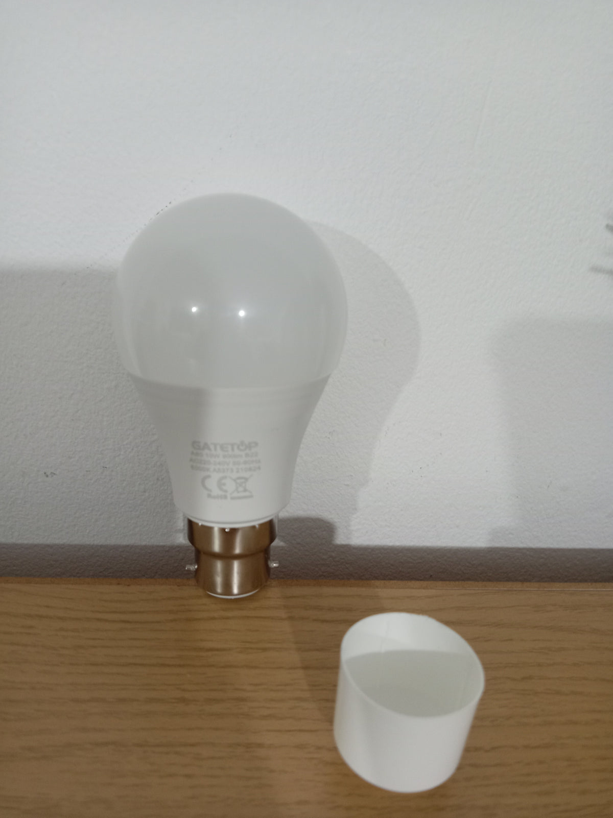 GATETOP A60 B22 LED Light Bulb 10W 900 Lumens 6000K Daylight White Bayonet Pin AC 220-240V 50-60Hz Energy Saving Lamp – Qty 1
