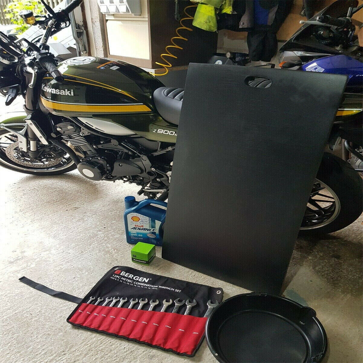 Mechanics Work Mat. Lite Weight 500mm X 32mm Thick. Waterproof Thermal.