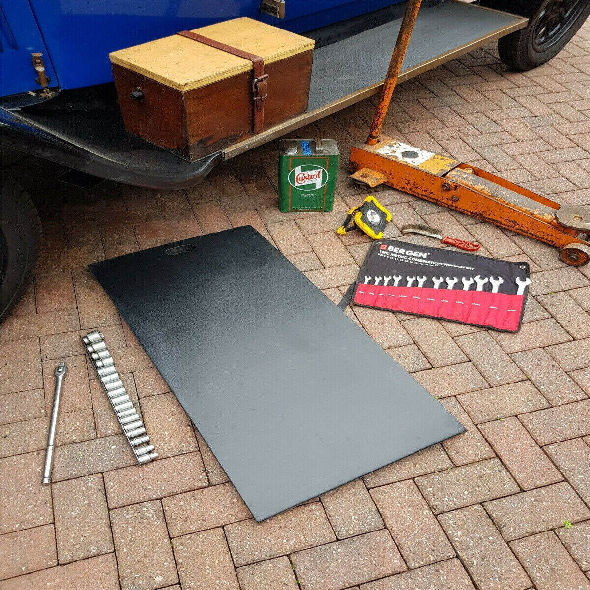 Mechanics Work Mat. Lite Weight 500mm X 32mm Thick. Waterproof Thermal.