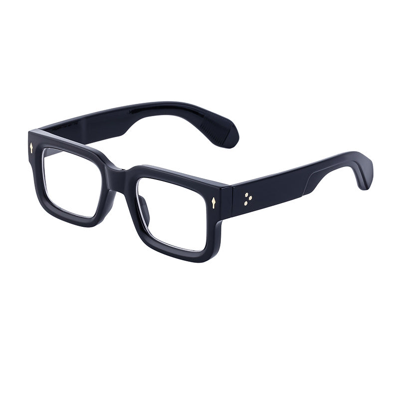 Fashionable boxy sunglasses for men with a simple frame that can be paired with nearsighted glasses