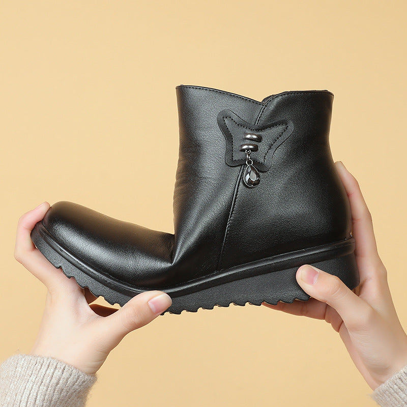 New winter middle-aged and elderly flat short boots for women's mothers, warm cotton shoes with soft soles, anti slip, thickened and plush women's shoes