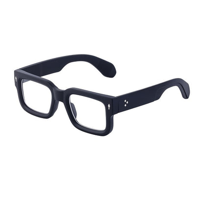 Fashionable boxy sunglasses for men with a simple frame that can be paired with nearsighted glasses