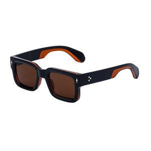 Fashionable boxy sunglasses for men with a simple frame that can be paired with nearsighted glasses