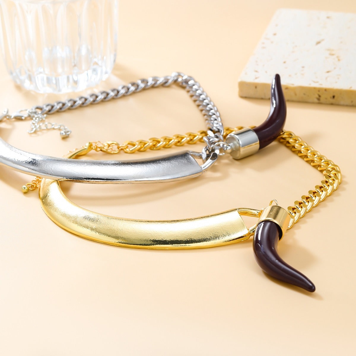Women's semi curved and semi chain accessories with trendy design sense