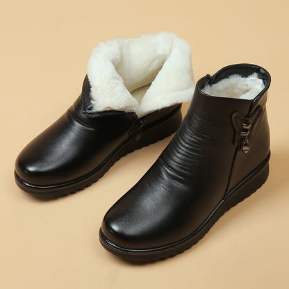 New winter middle-aged and elderly flat short boots for women's mothers, warm cotton shoes with soft soles, anti slip, thickened and plush women's shoes
