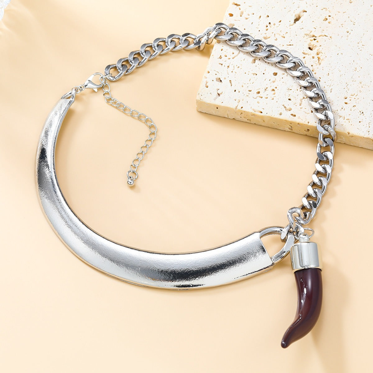 Women's semi curved and semi chain accessories with trendy design sense