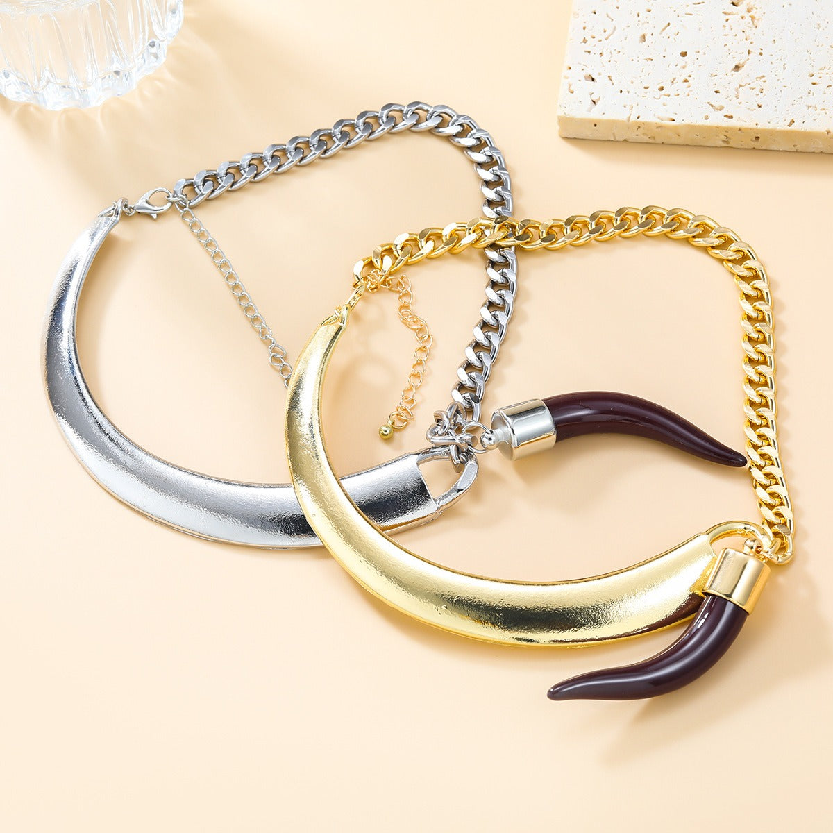 Women's semi curved and semi chain accessories with trendy design sense