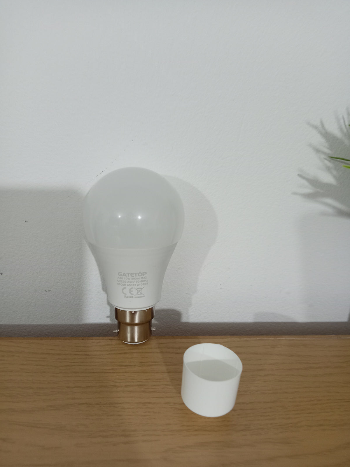 GATETOP A60 B22 LED Light Bulb 10W 900 Lumens 6000K Daylight White Bayonet Pin AC 220-240V 50-60Hz Energy Saving Lamp – Qty 1