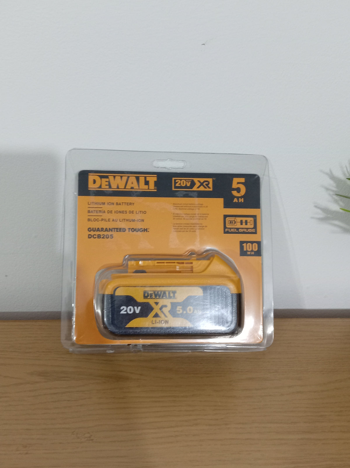 DEWALT DCB205 20V MAX XR 5.0Ah Lithium-Ion Battery 100Wh Fuel Gauge Cordless Power Tool Battery