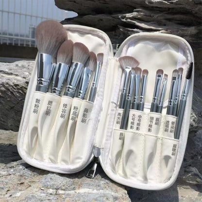 First-time beginner makeup brush suit powder brush eye shadow brush blush brush Cangzhou full set of beauty brush super soft